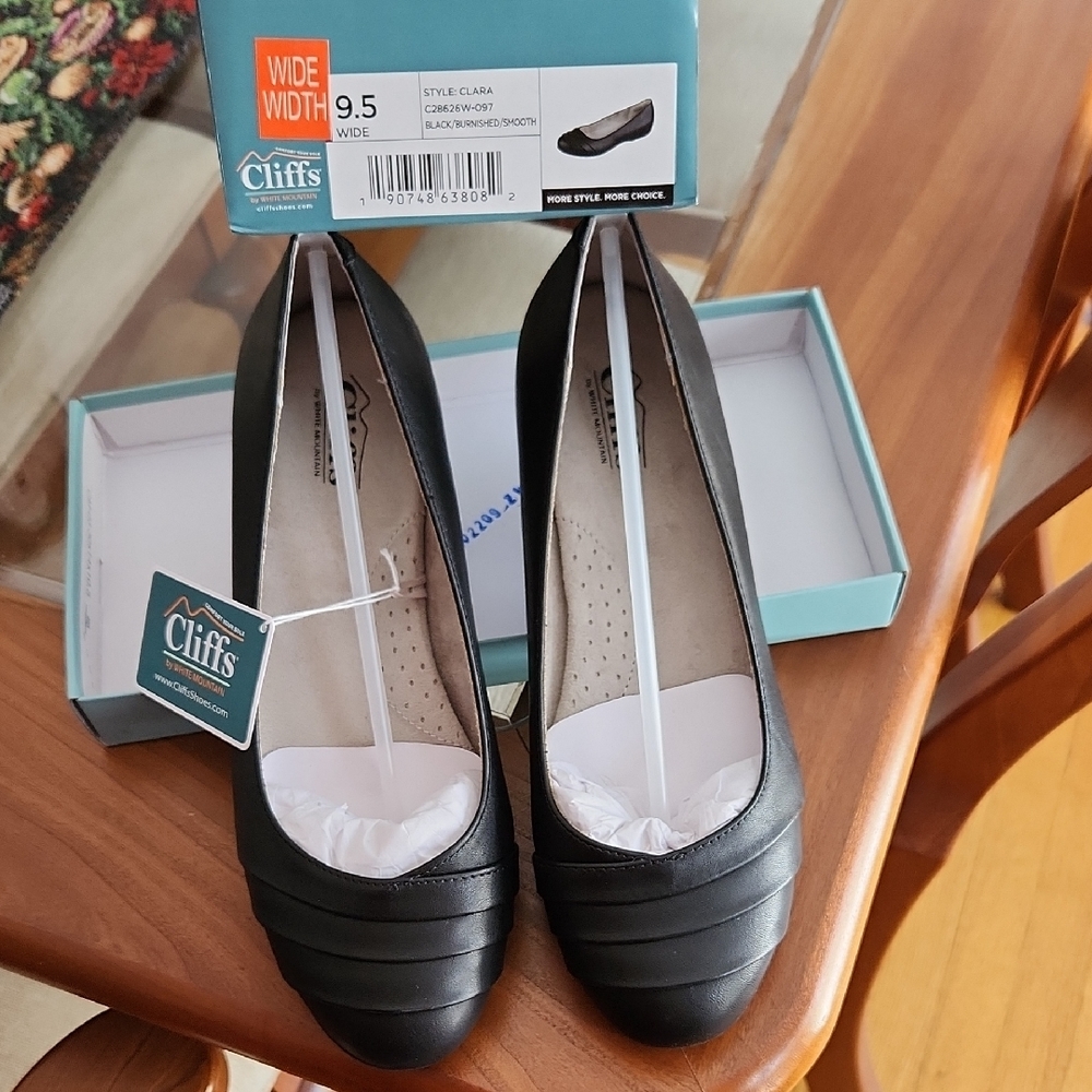 Cliffs by WHITE MOUNTAIN Black Ballet Flats